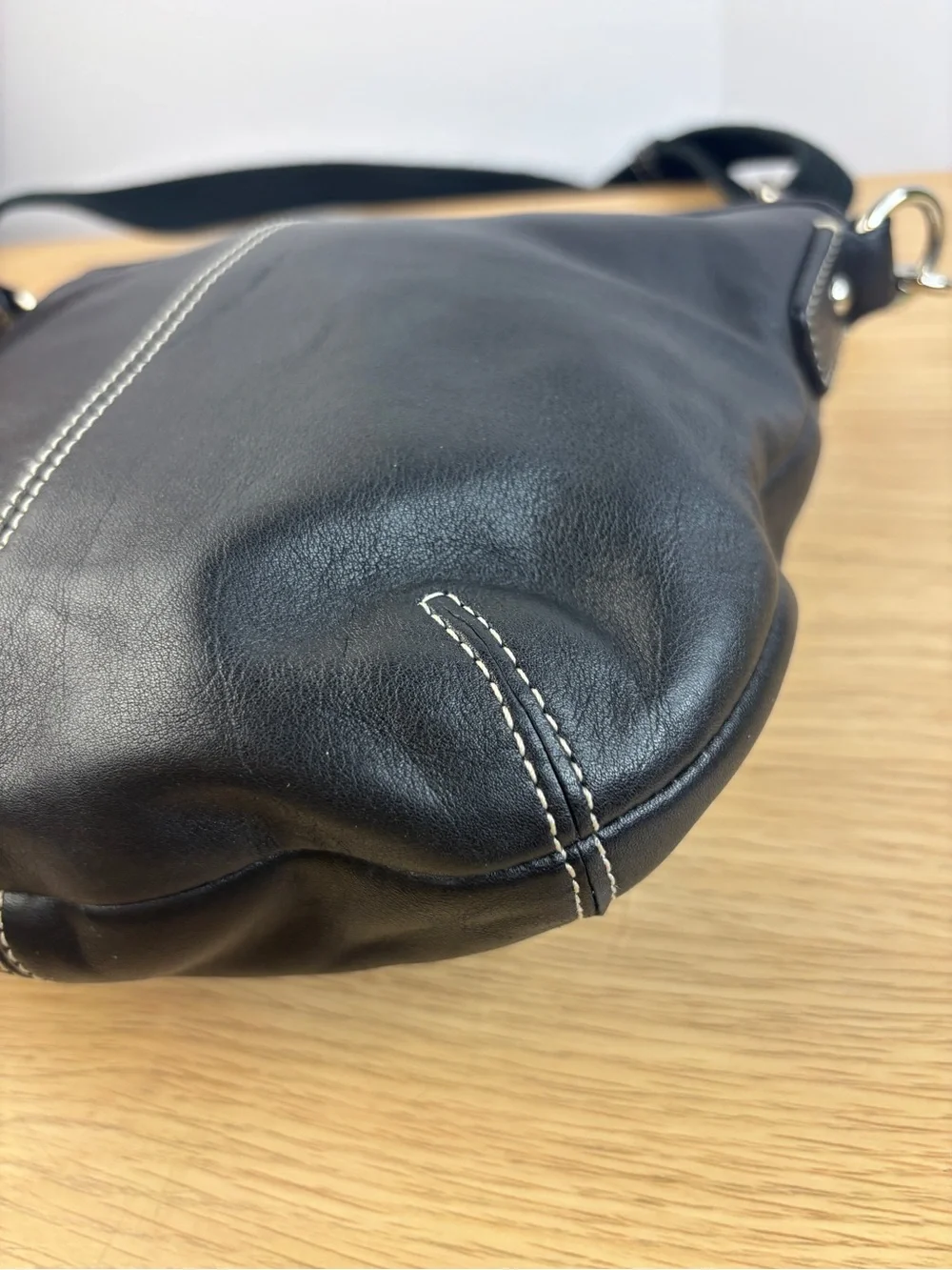 Y2K Vintage Coach Soho Pleated Black Leather Crossbody Swingpack bag